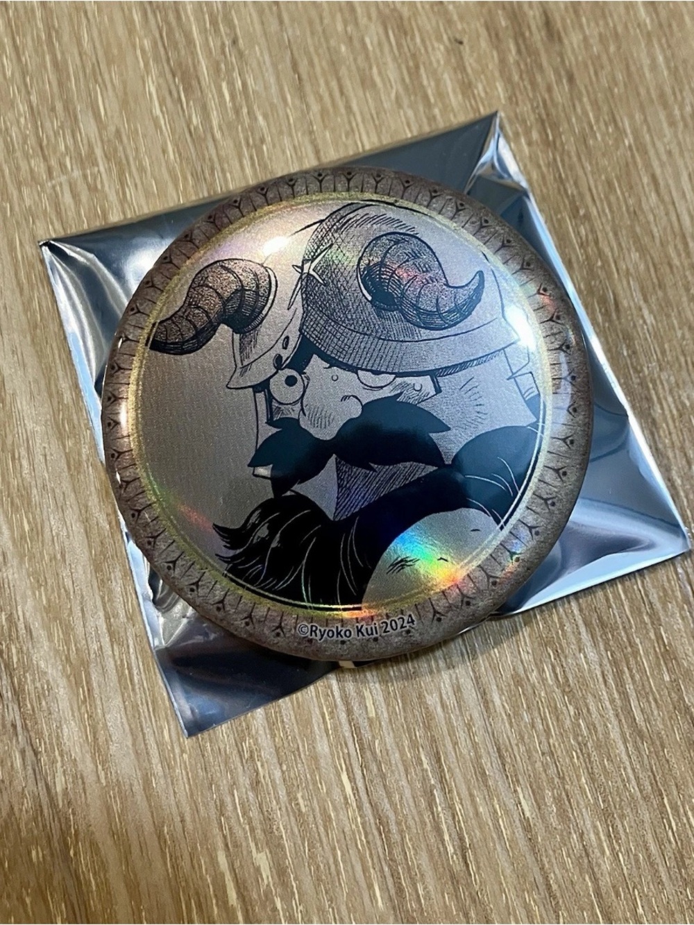 Delicious In Dungeon Senshi of Izganda Holographic Button PinBadge Dungeon Meshi